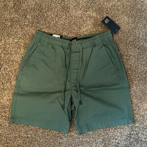 Men’s green pull on shorts size small, GAP new with tags